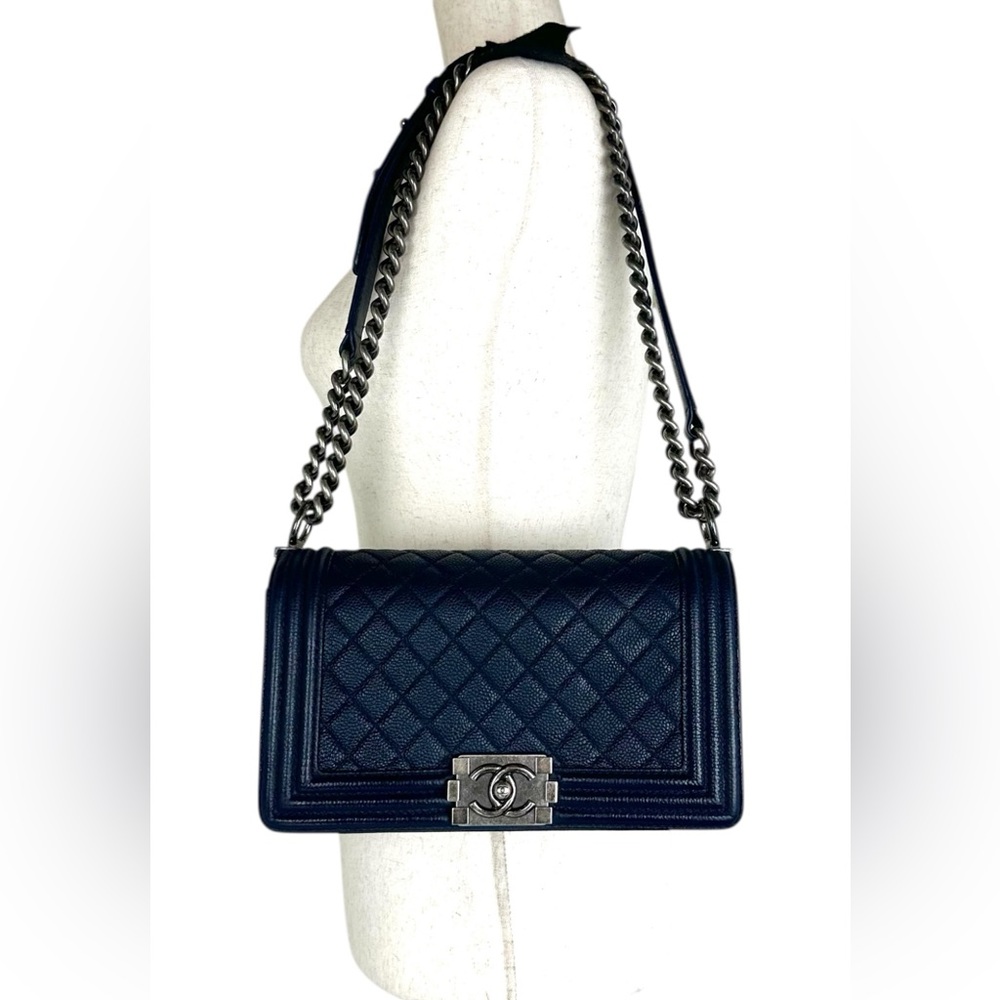 CHANEL BOY CAVIAR LEATHER Chain Shoulder Bag Navy Medium & Chanel & LV wallet - Picture 4 of 17